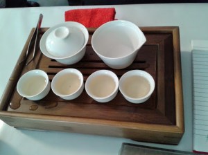 azza Gaiwan, Brocca e tazzine per preparazione di tè alla maniera cinese