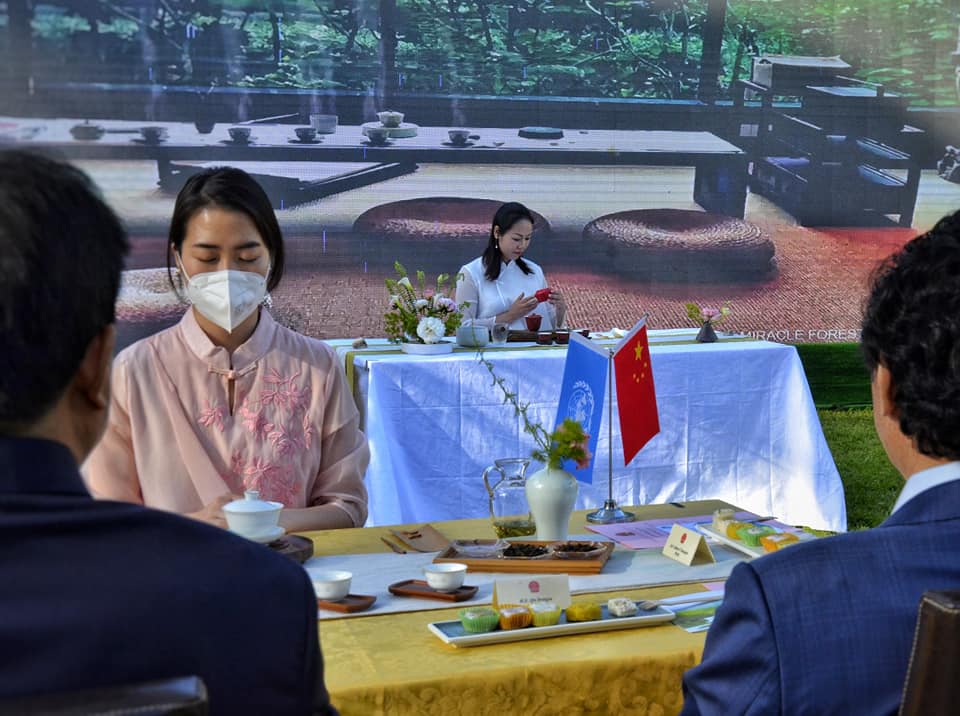 Cristina preso l'Ambasciata cinese in Italia durante la Giornata internazionale del tè a maggio  2021